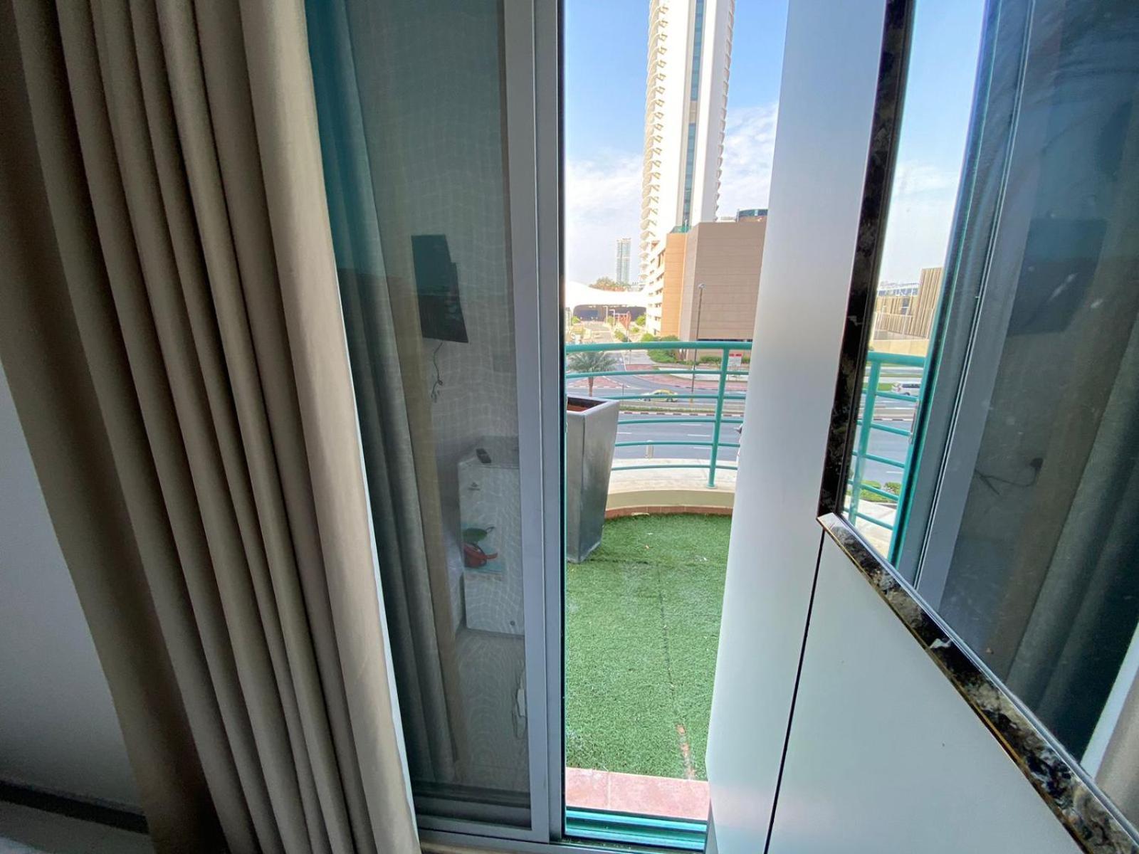 Nice Single Rooms For "Girls" Only In Dubai, Marina Esterno foto